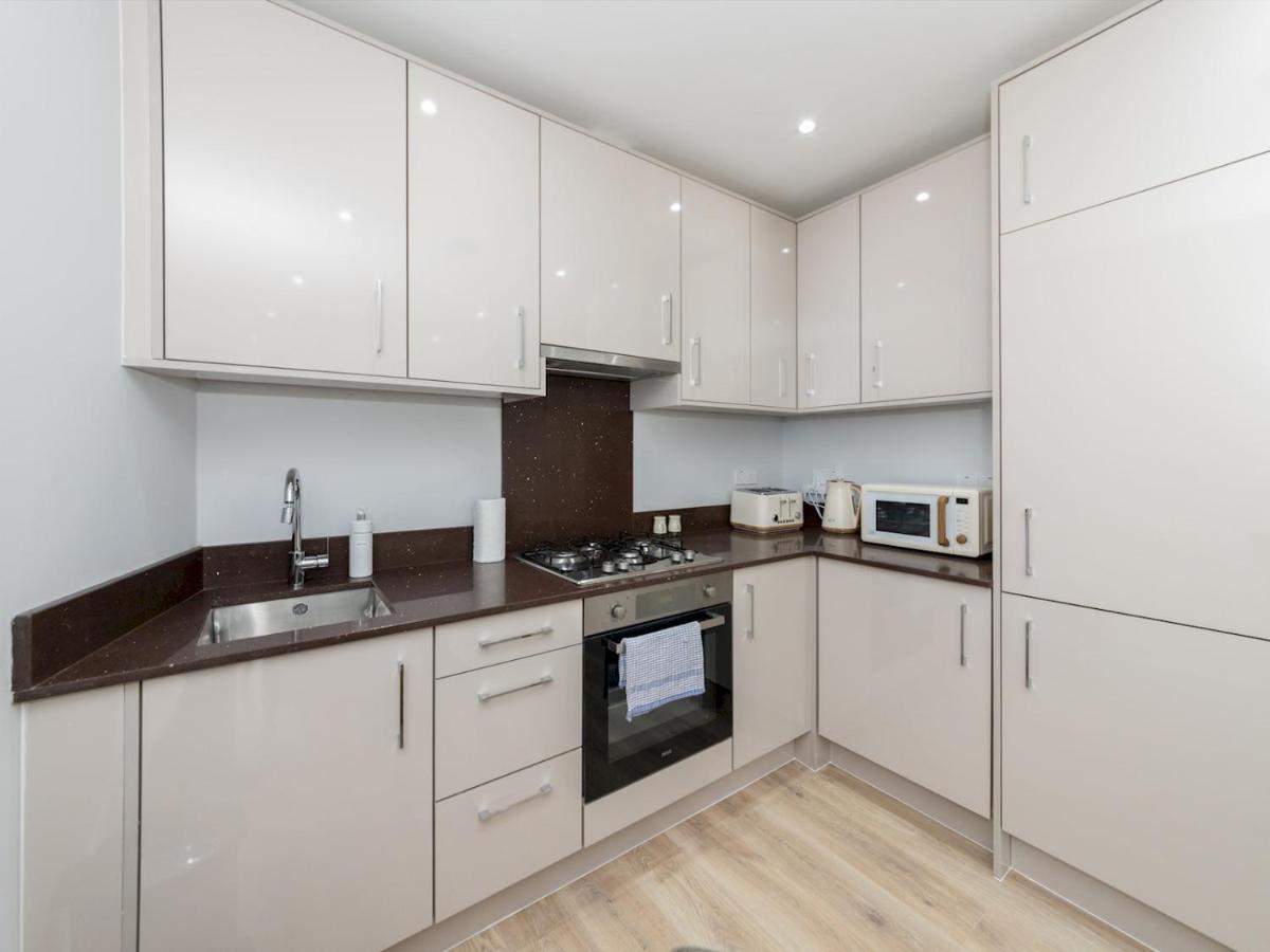 Pass The Keys Brand New Location Flat Modern Decor Reading