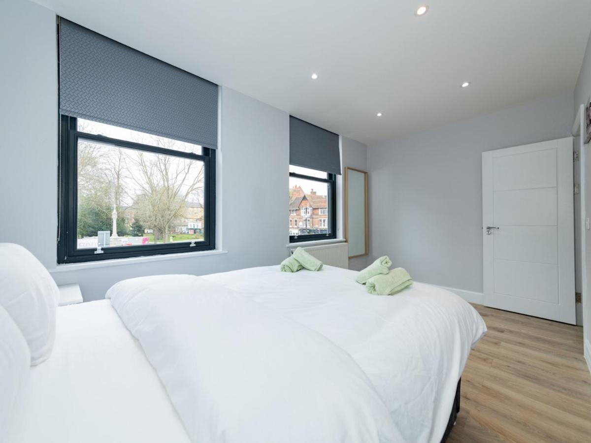 Pass The Keys Brand New Location Flat Modern Decor