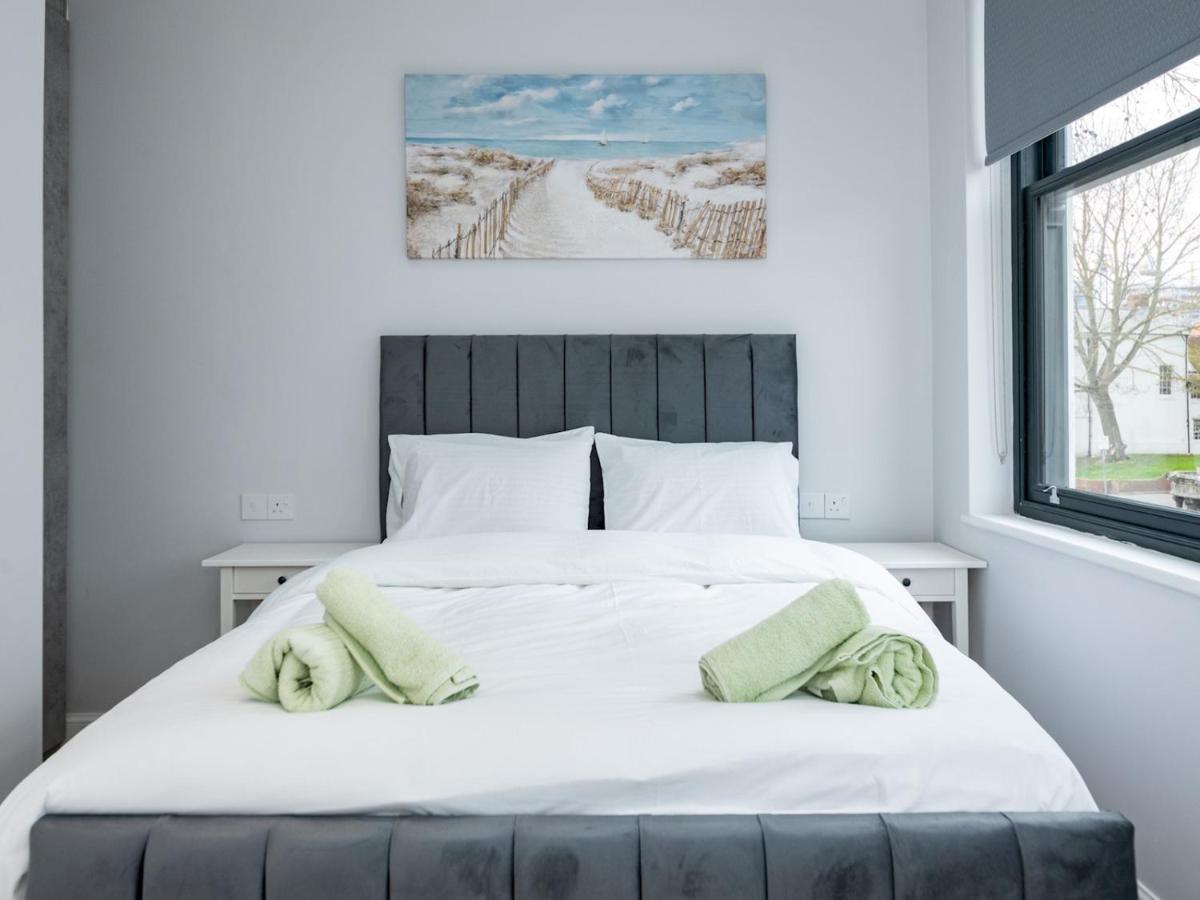 Apartment Pass The Keys Brand New Location Flat Modern Decor *